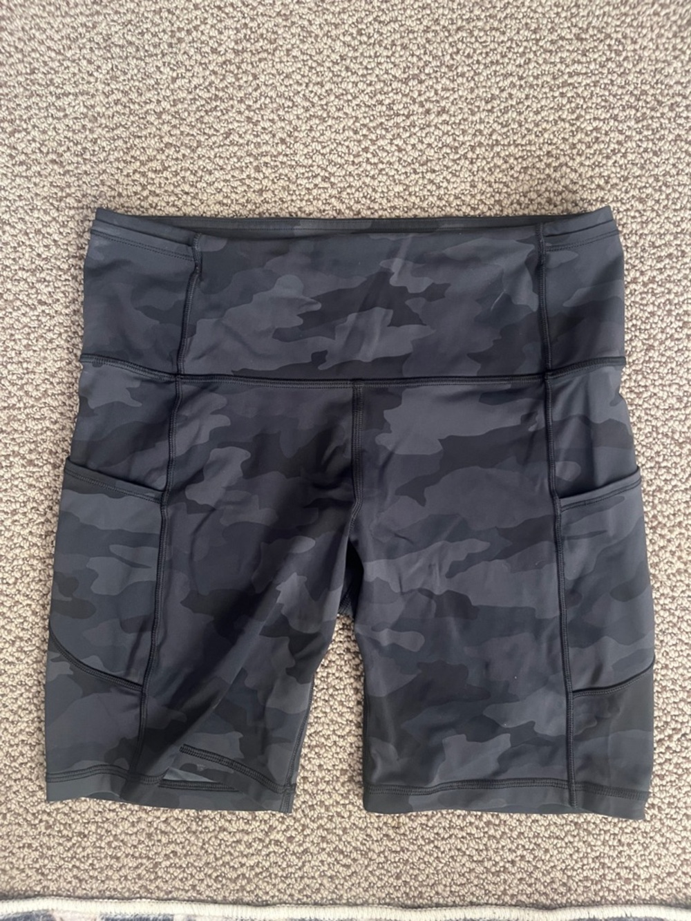 Like new Lululemon camo biker short
